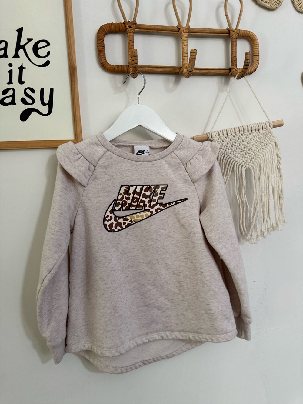 Nike - 5-6y - oatmeal sweatshirt with ruffles and cheetah logo/spellout